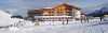 Horský hotel Schwarzhorn, italsky Corno Nero v Italských dolomitech.

Volné termíny:       
19. 3. - 26. 3. 2011    (7 nocí, 8 dní lyžování!)

Lyžování:    
RESORT Passo Occlini 
11 EUR / den, (min. 6-ti denní) 
Děti do 5 let na vleku ZDARMA (s dospělým na jedné „kotvě“)
RESORT SKI Centrum Latemar -12 km od hotelu

Strava:                   
Plná penze včetně nápojů

Ceník
Ubytovací kapacita	Strava	Cena za lůžko	Počet dní
2 lůžkový pokoj	plná penze vč. nápojů	        433 EUR	7
3 lůžkový pokoj	plná penze vč. nápojů  	387 EUR	7
4 lůžkový pokoj	plná penze vč. nápojů  	320 EUR	7
5 lůžkový pokoj	plná penze vč. nápojů  	320 EUR	7
6 lůžkový pokoj	plná penze vč. nápojů	        320 EUR	7

Doprava: vlastní

Záloha: 100 EUR při přihlášení (nevratná)
Cena neobsahuje: Povlečení a ručníky (2 EUR / den) - není povinné, možno